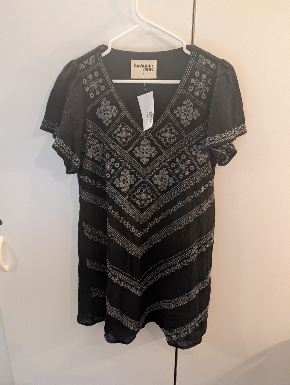 Savanna Jane Small Black V-Neck Dahlia Embroidered Drese NWT